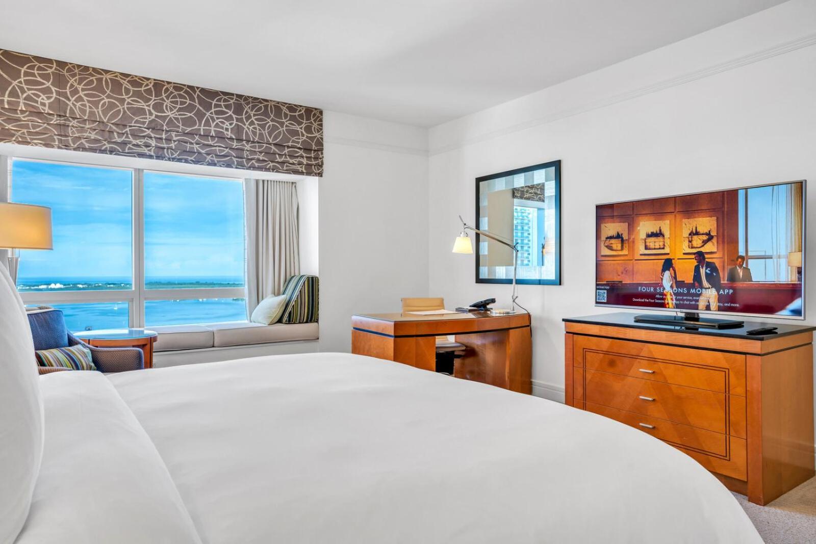 2 Bedroom Or King Four Seasons Free Wi-fi & Free Parking Apartment *