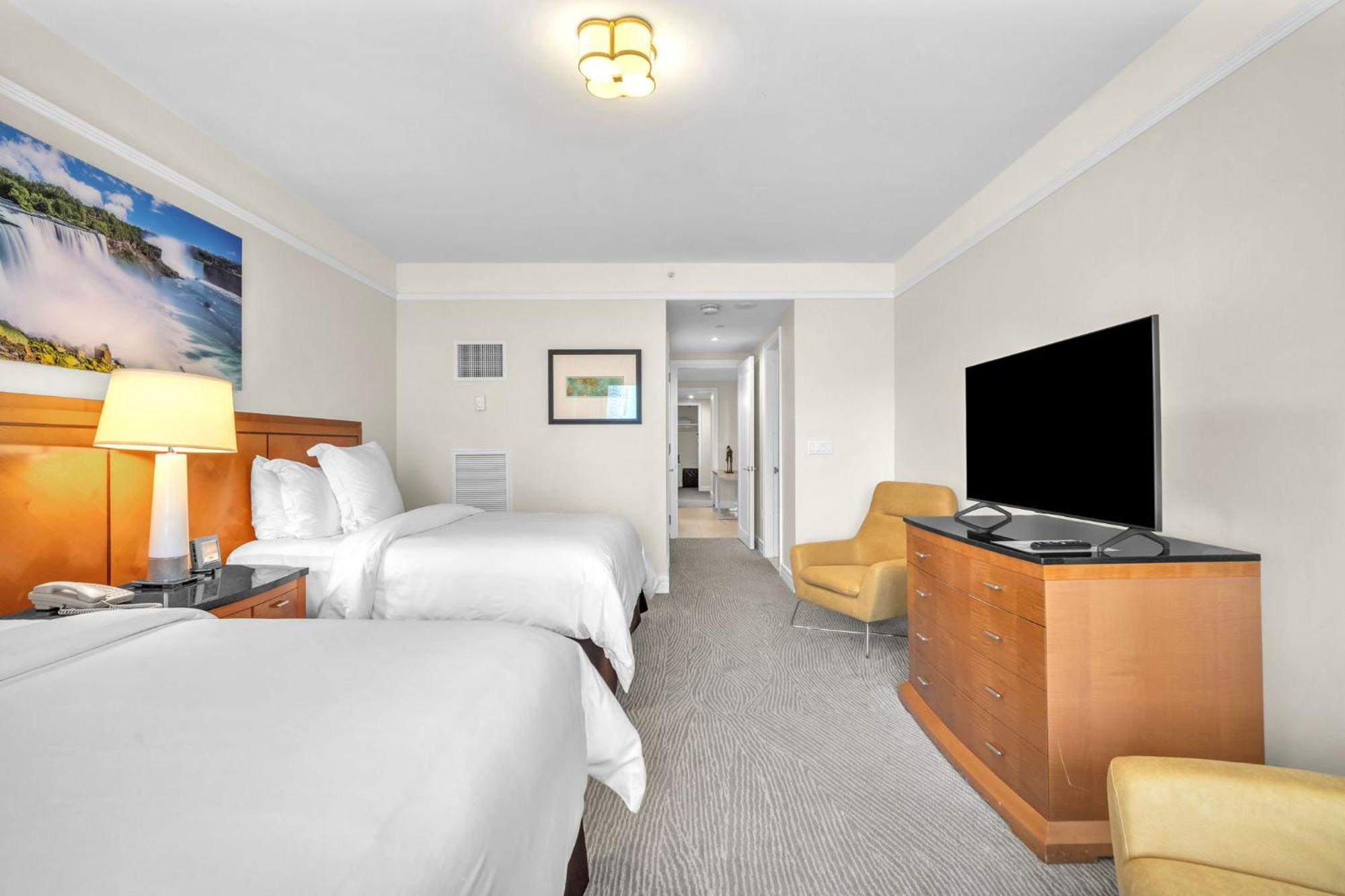 2 Bedroom Or King Four Seasons Free Wi-fi & Free Parking Apartment *