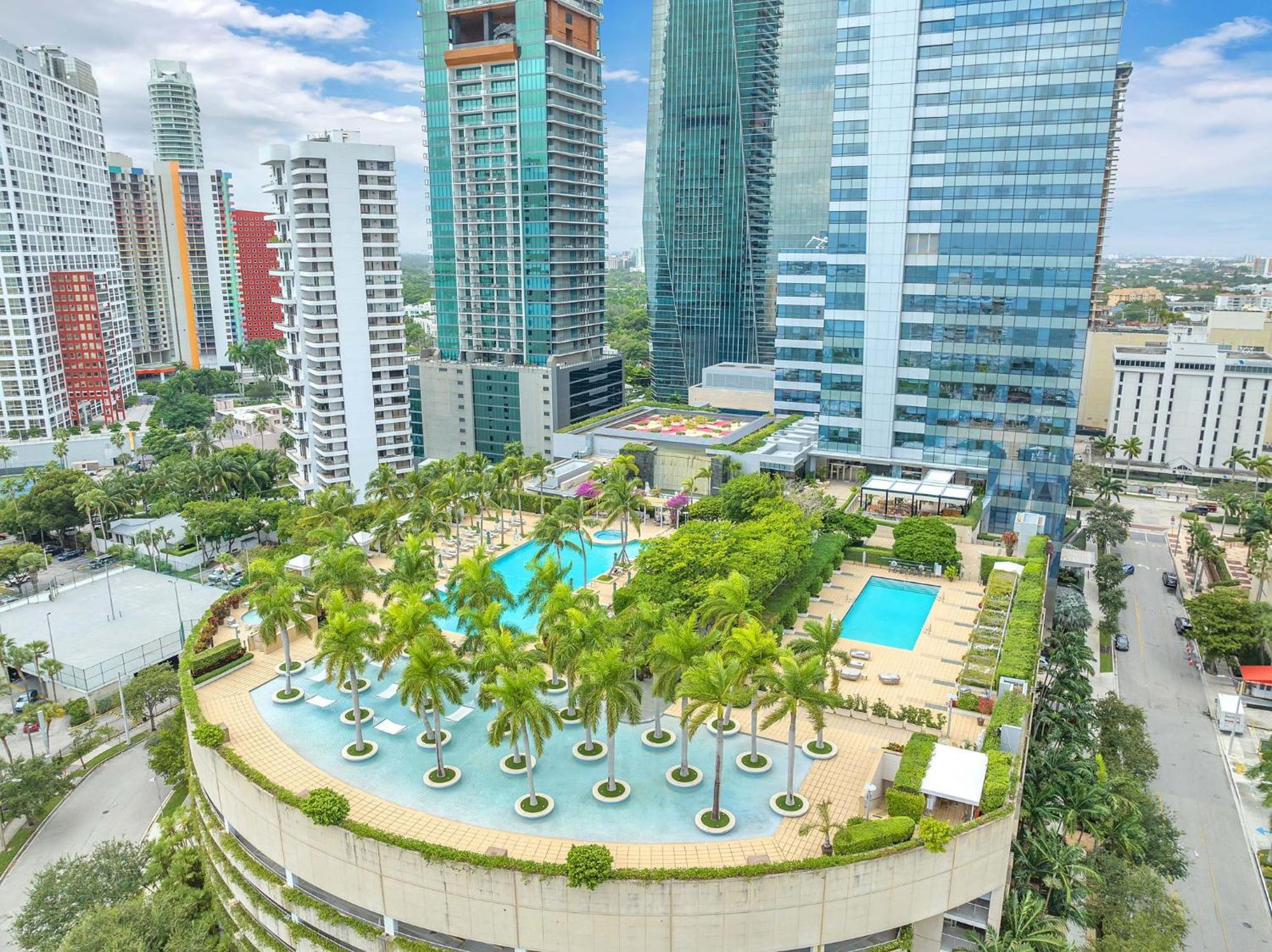2 Bedroom Or King Four Seasons Free Wi-fi & Free Parking Apartment