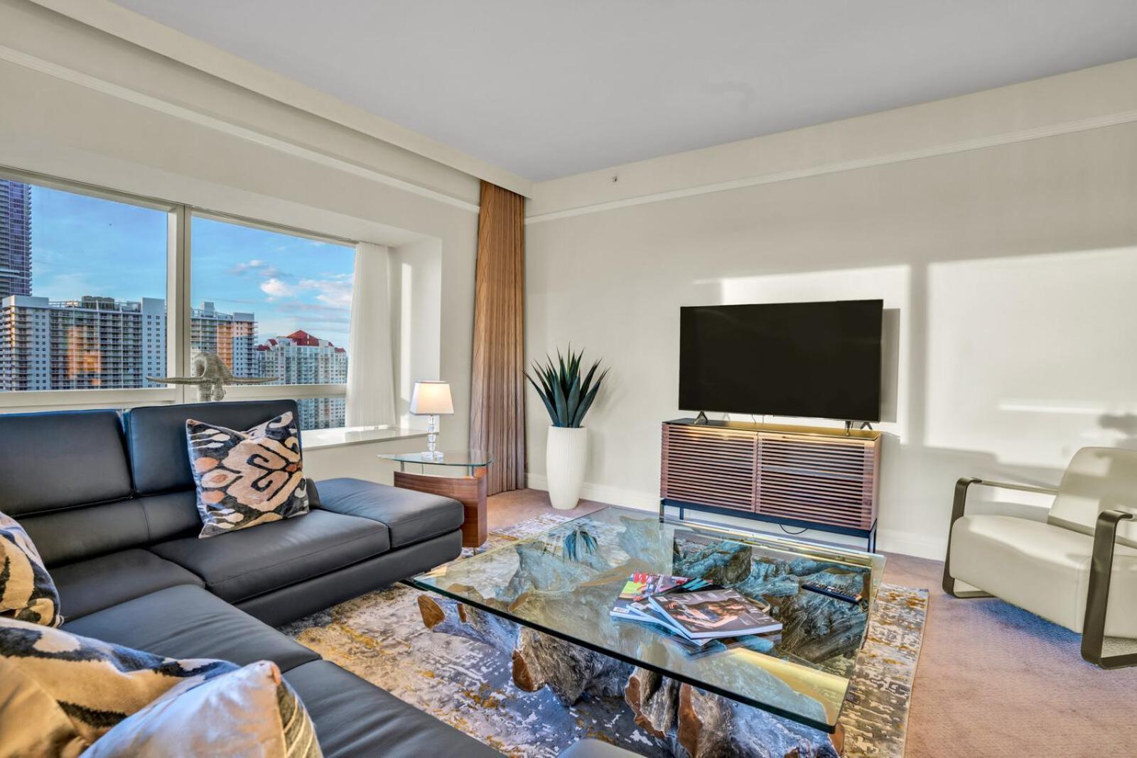 2 Bedroom Or King Four Seasons Free Wi-fi & Free Parking Apartment *