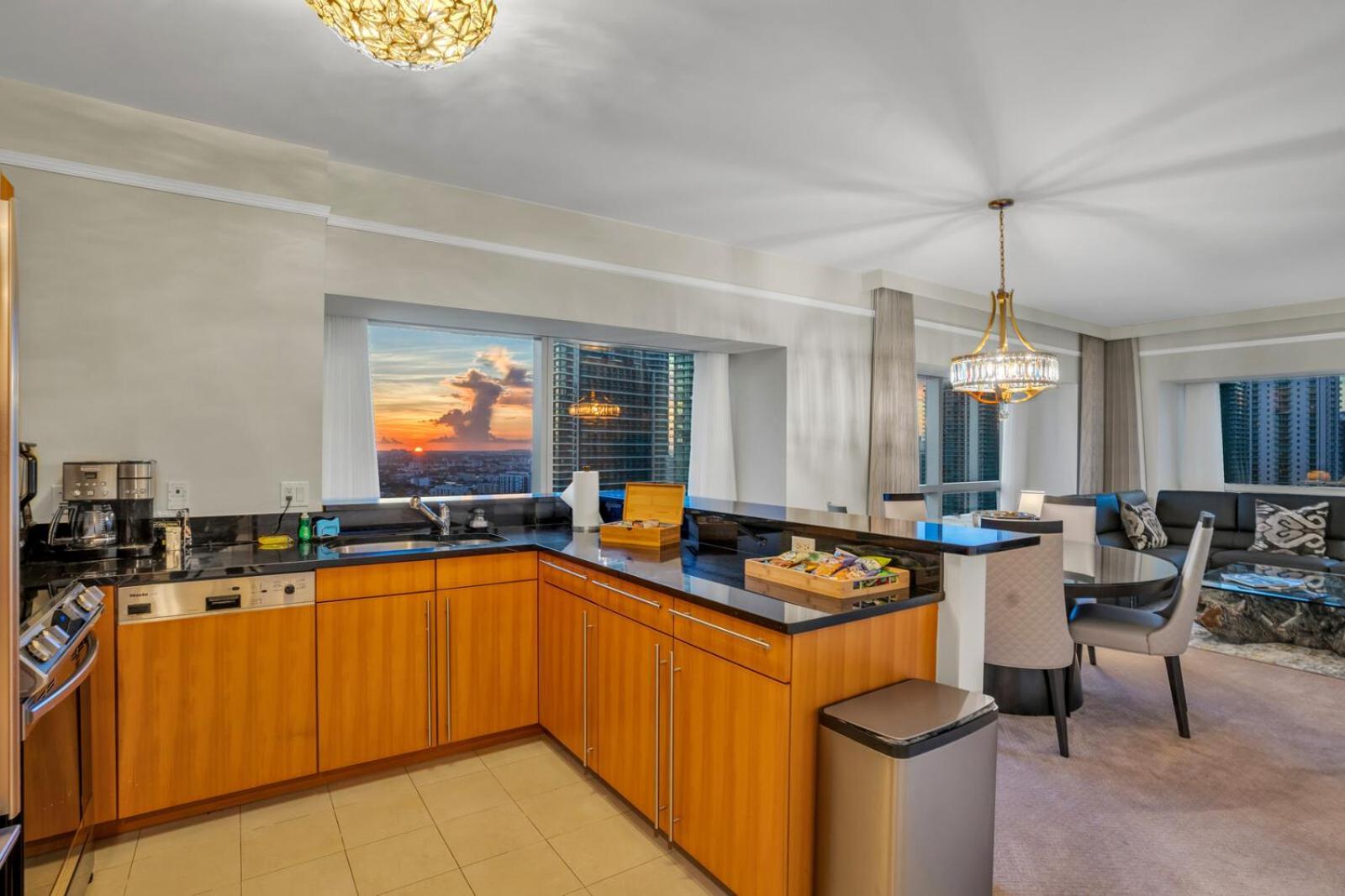 2 Bedroom Or King Four Seasons Free Wi-fi & Free Parking Apartment Miami