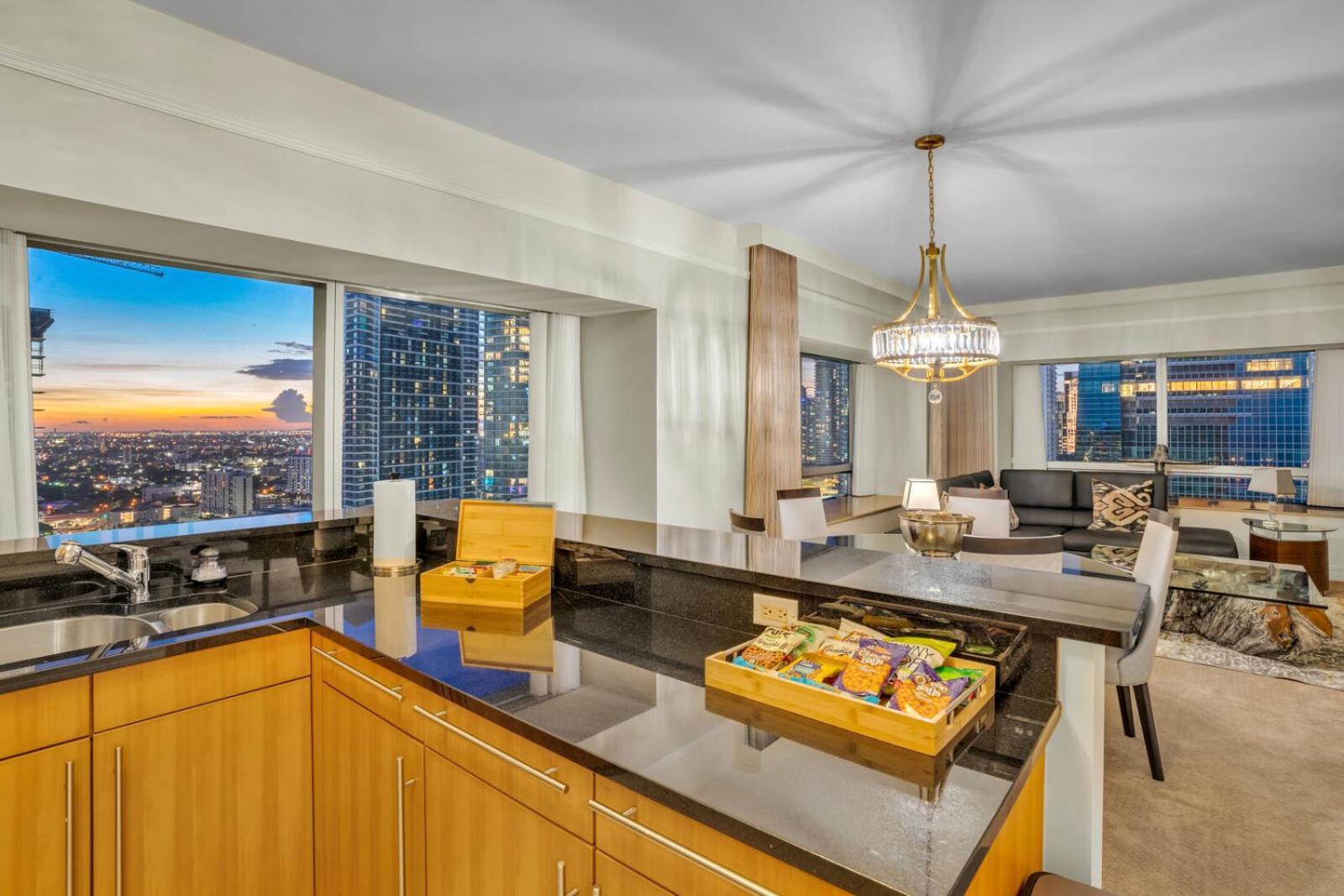2 Bedroom Or King Four Seasons Free Wi-fi & Free Parking Apartment